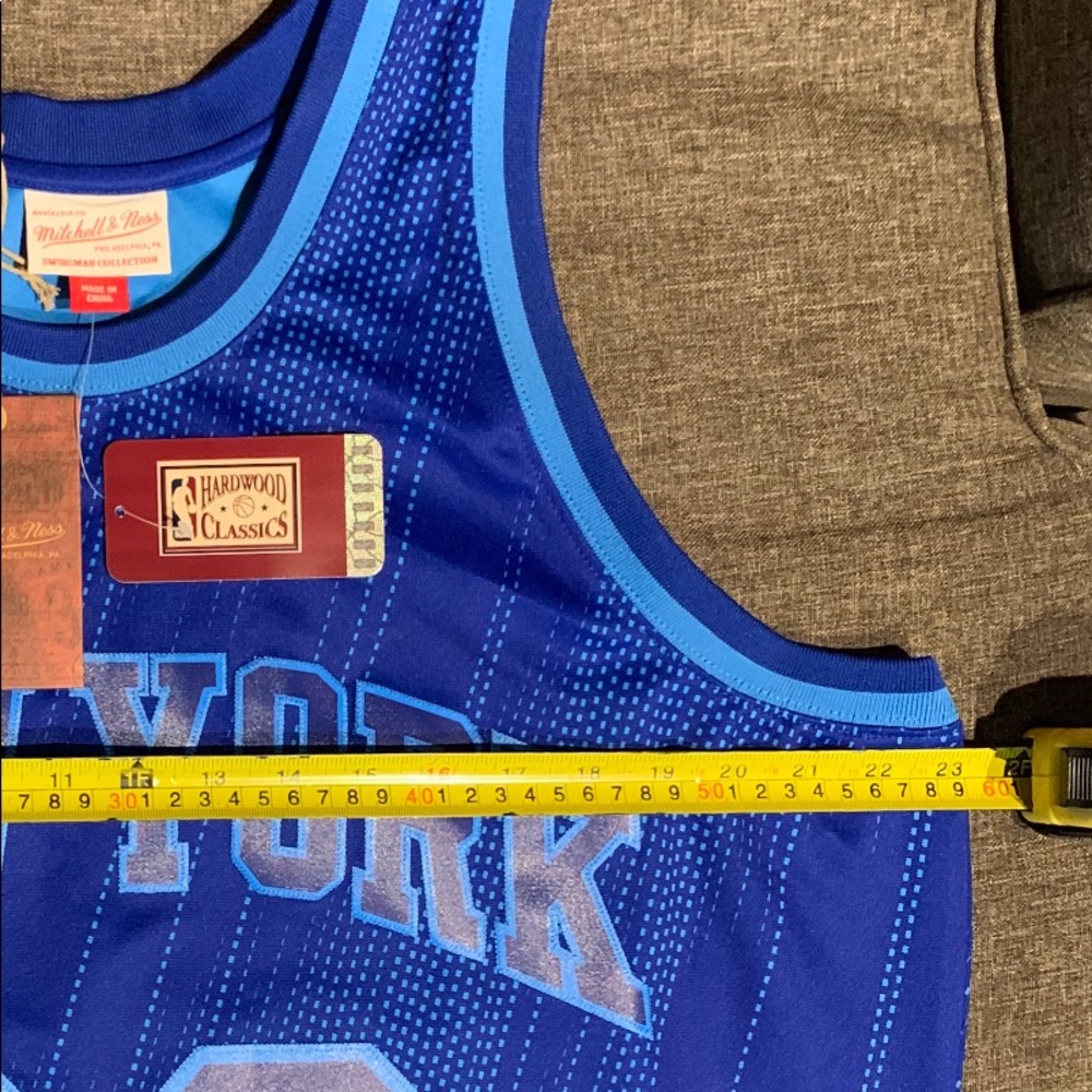 Mitchell & Ness New York Knicks 1991-92 NBA Retro Jersey - Picture 11 of 12